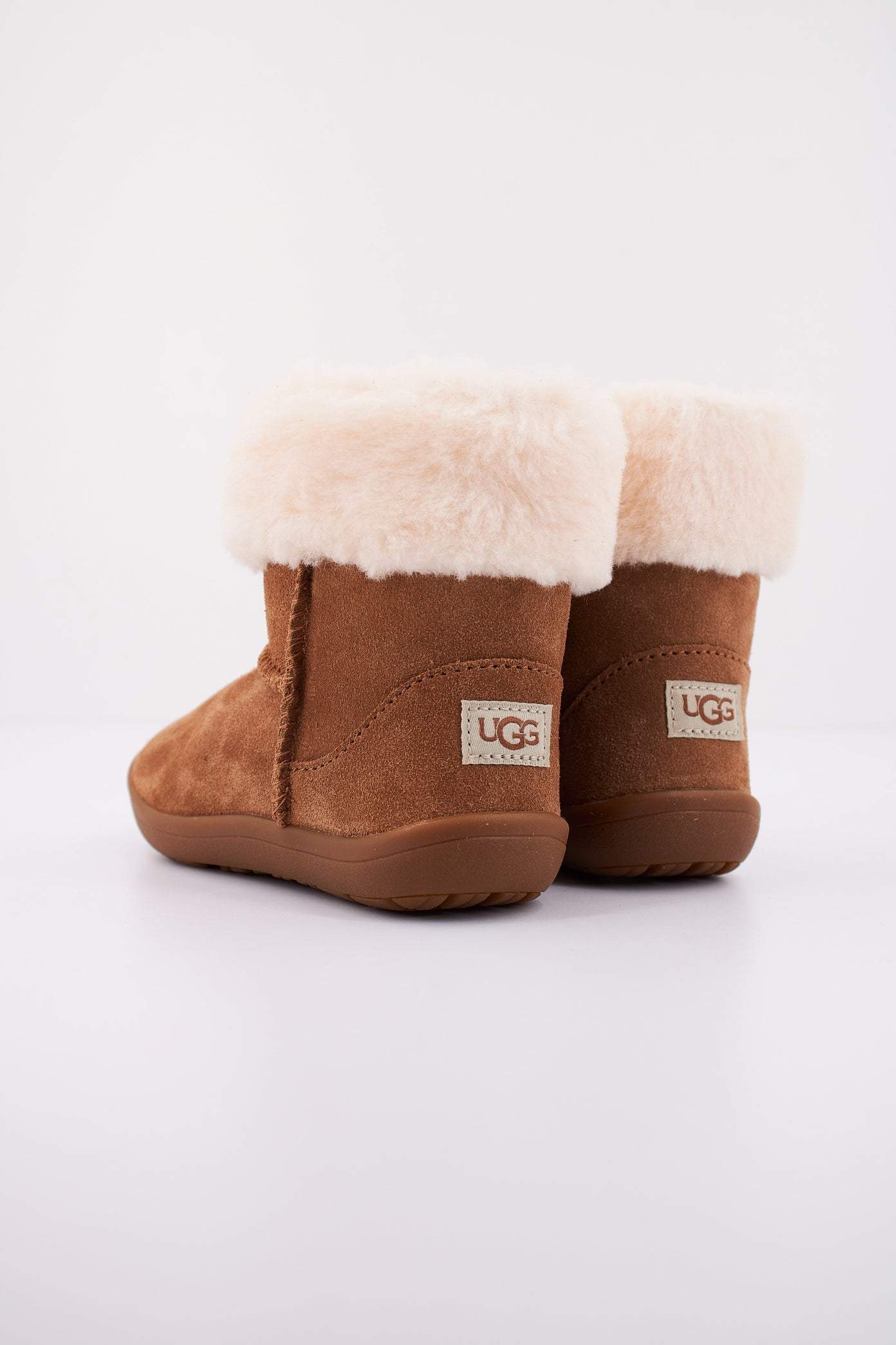 UGG SAMMEE en color MARRON (4)