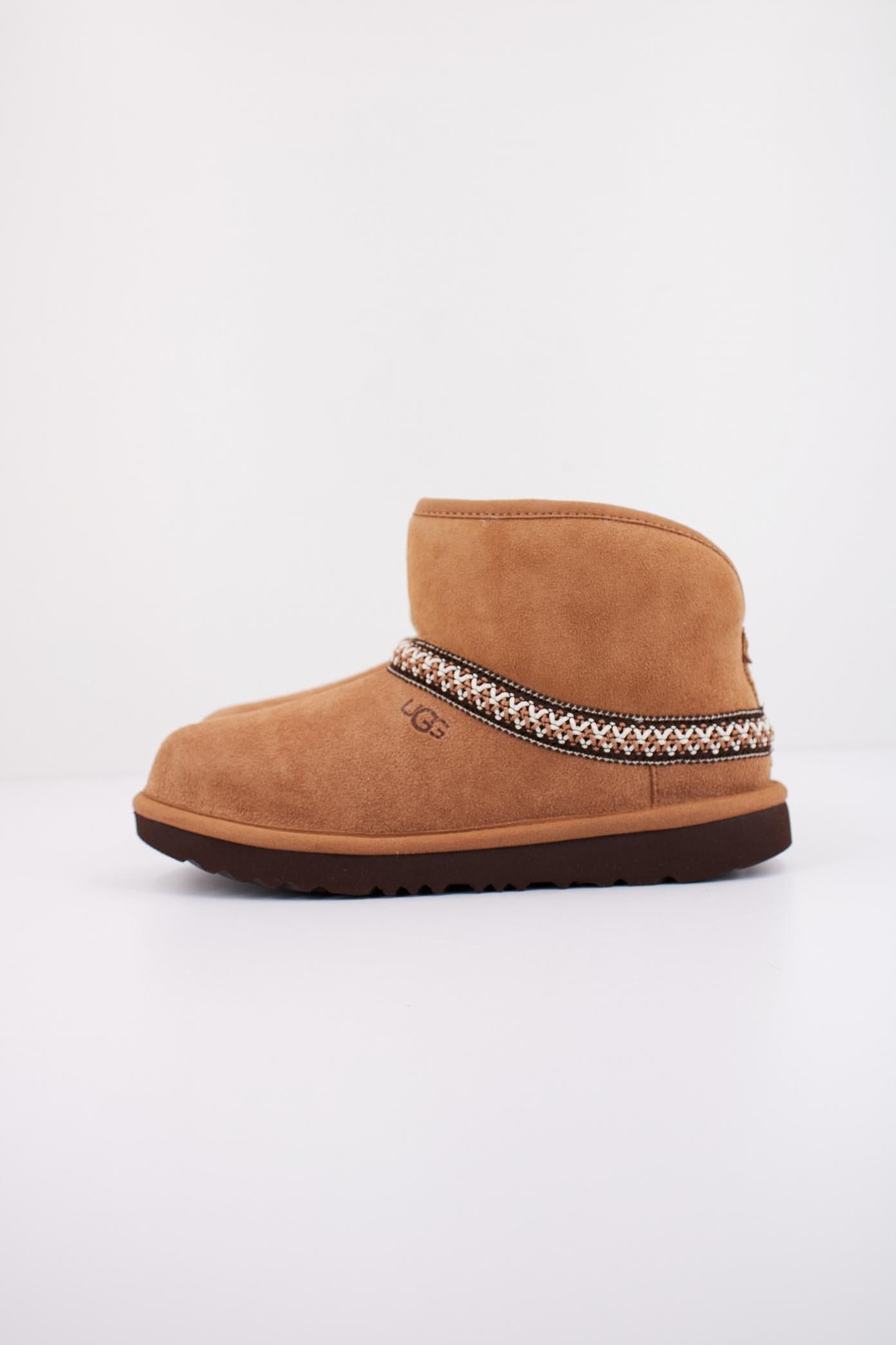 UGG CLASSIC MINI CRESCENT en color MARRON CLARO (1)