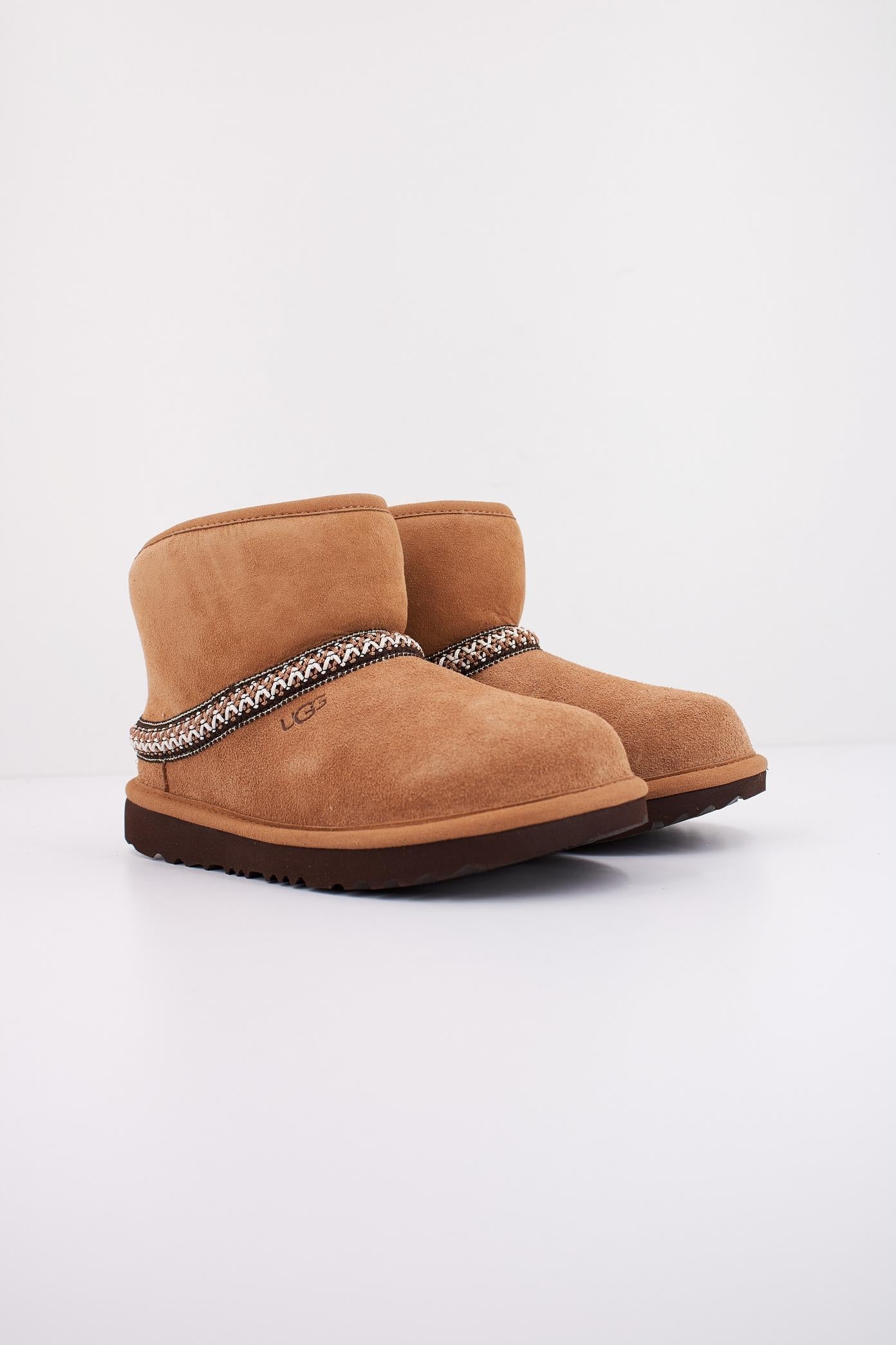 UGG CLASSIC MINI CRESCENT en color MARRON CLARO (2)