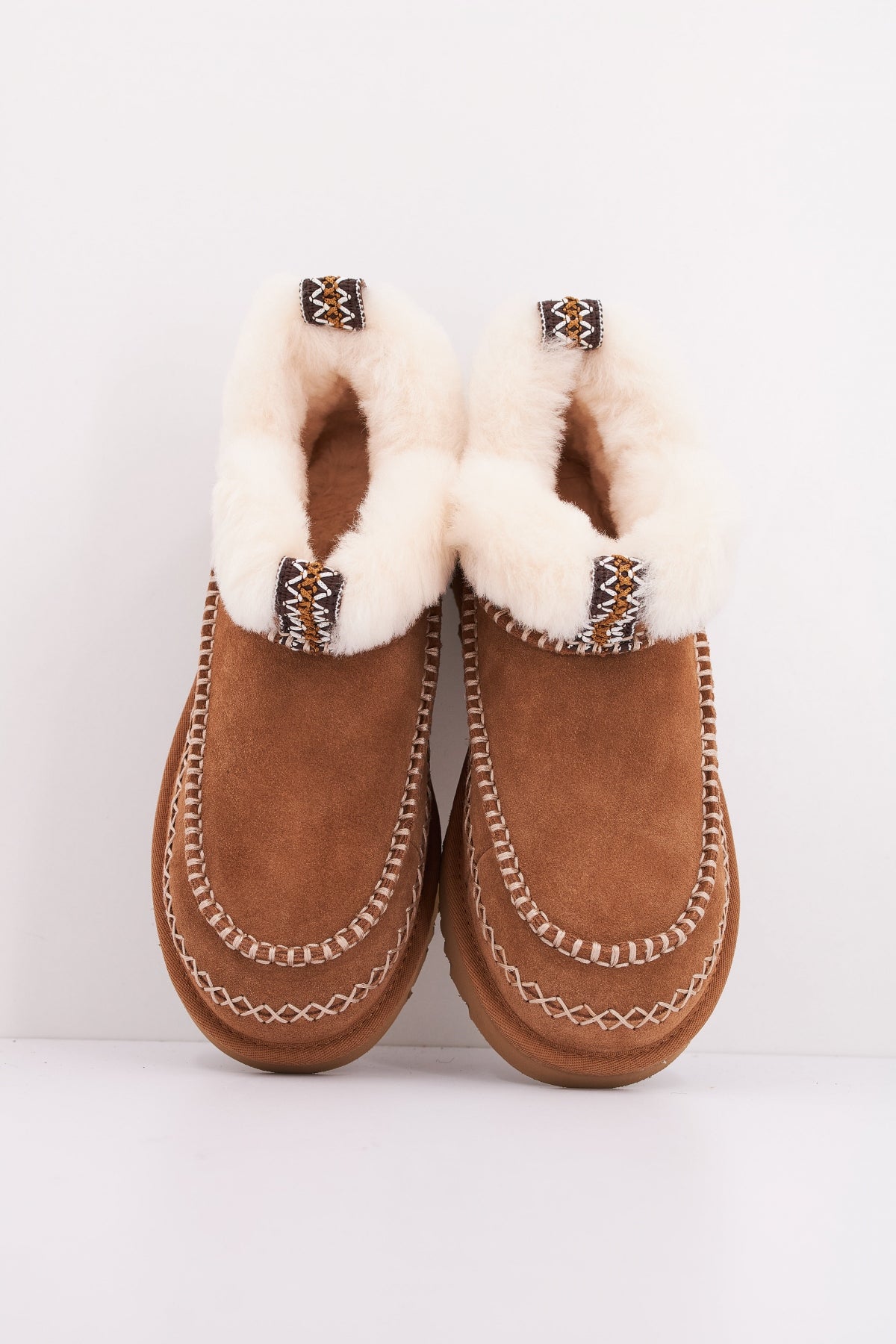 UGG W CLASSIC ULTRA MINI ALPINE en color MARRON (3)