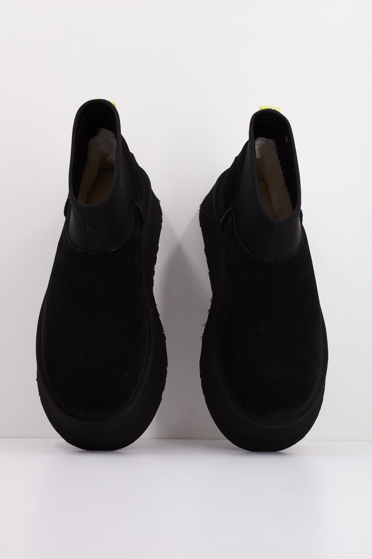 UGG CLASSIC MINI DIPPER en color NEGRO (3)