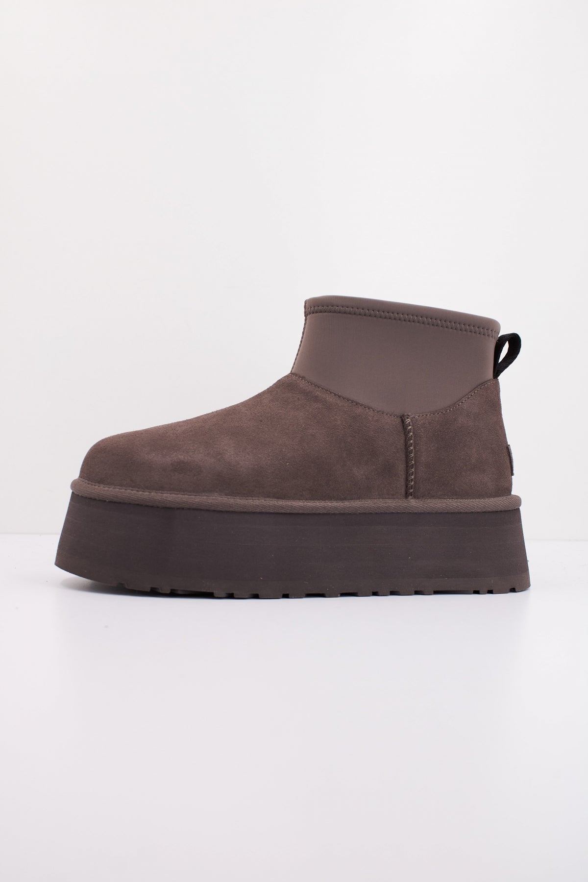 UGG CLASSIC MINI DIPPER en color GRIS (1)