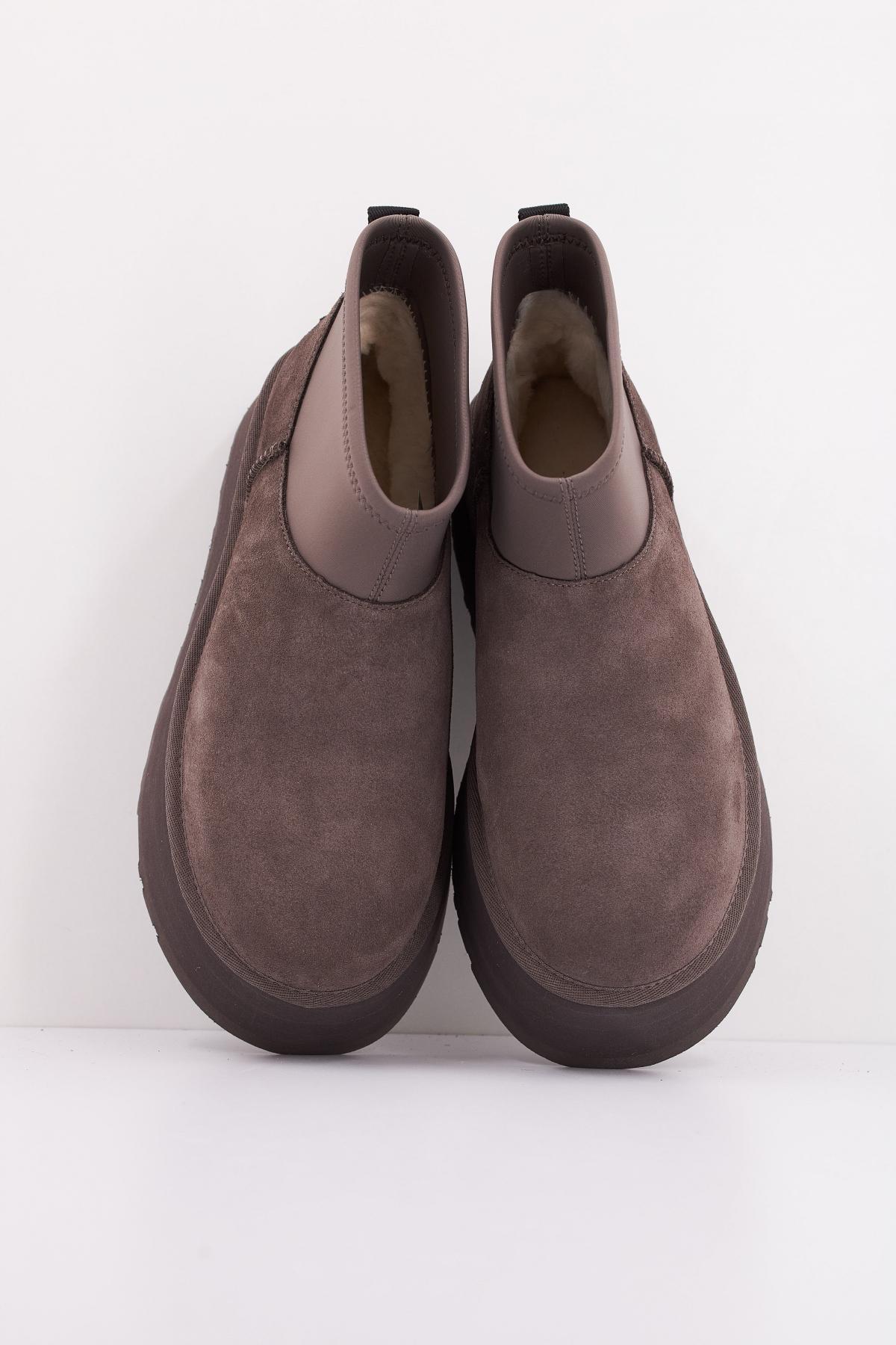 UGG CLASSIC MINI DIPPER en color GRIS (3)