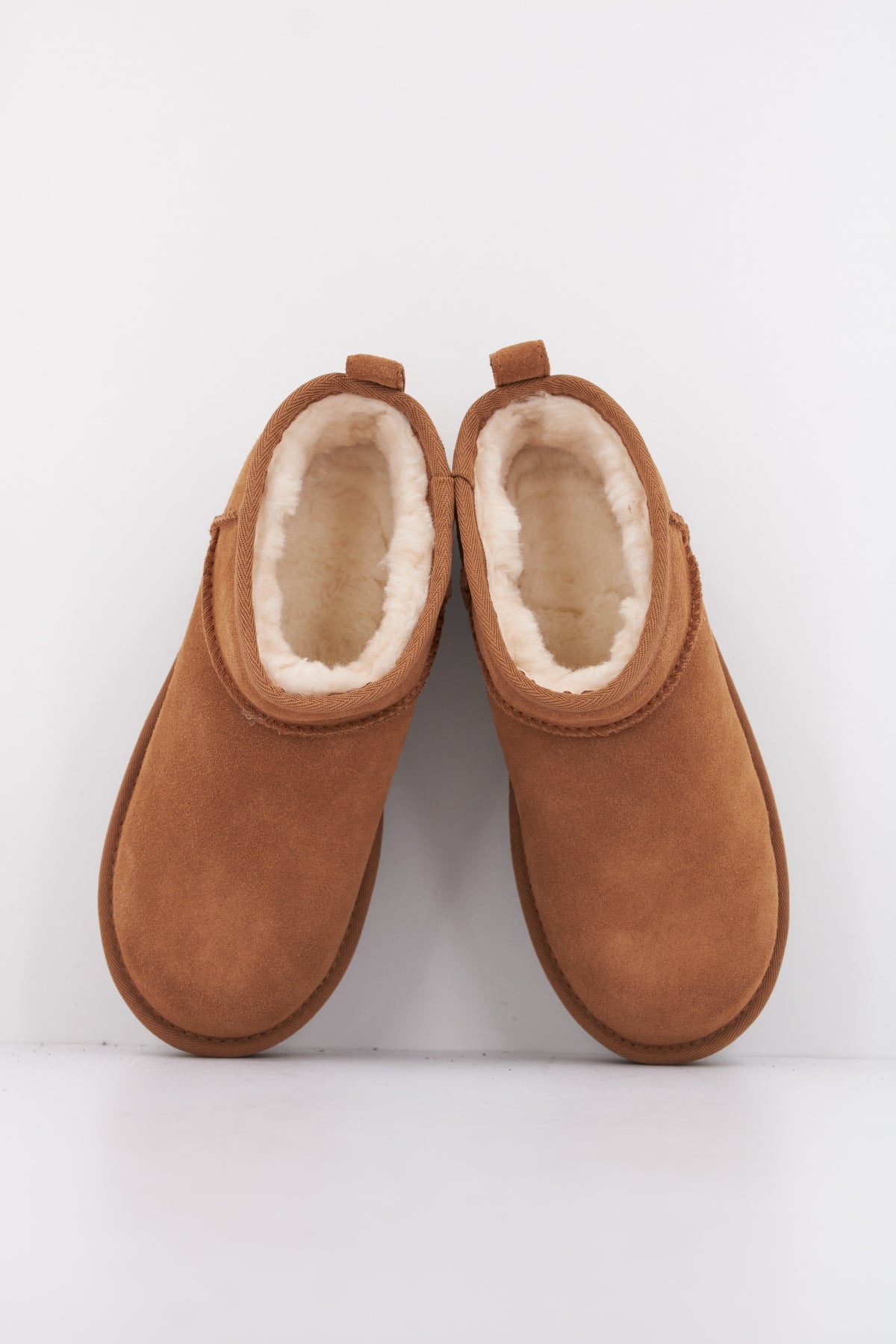 UGG K CLASSIC ULTRA MINI PLATF en color MARRON CLARO (3)