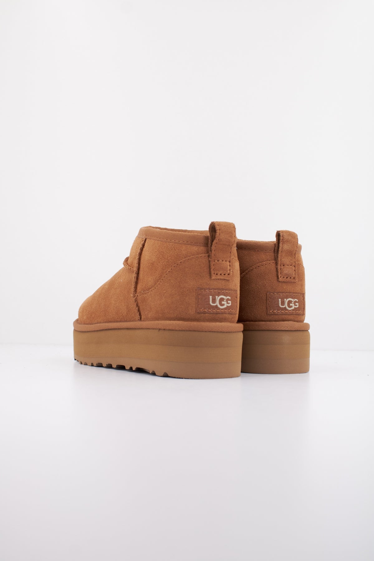 UGG K CLASSIC ULTRA MINI PLATF en color MARRON CLARO  (4)