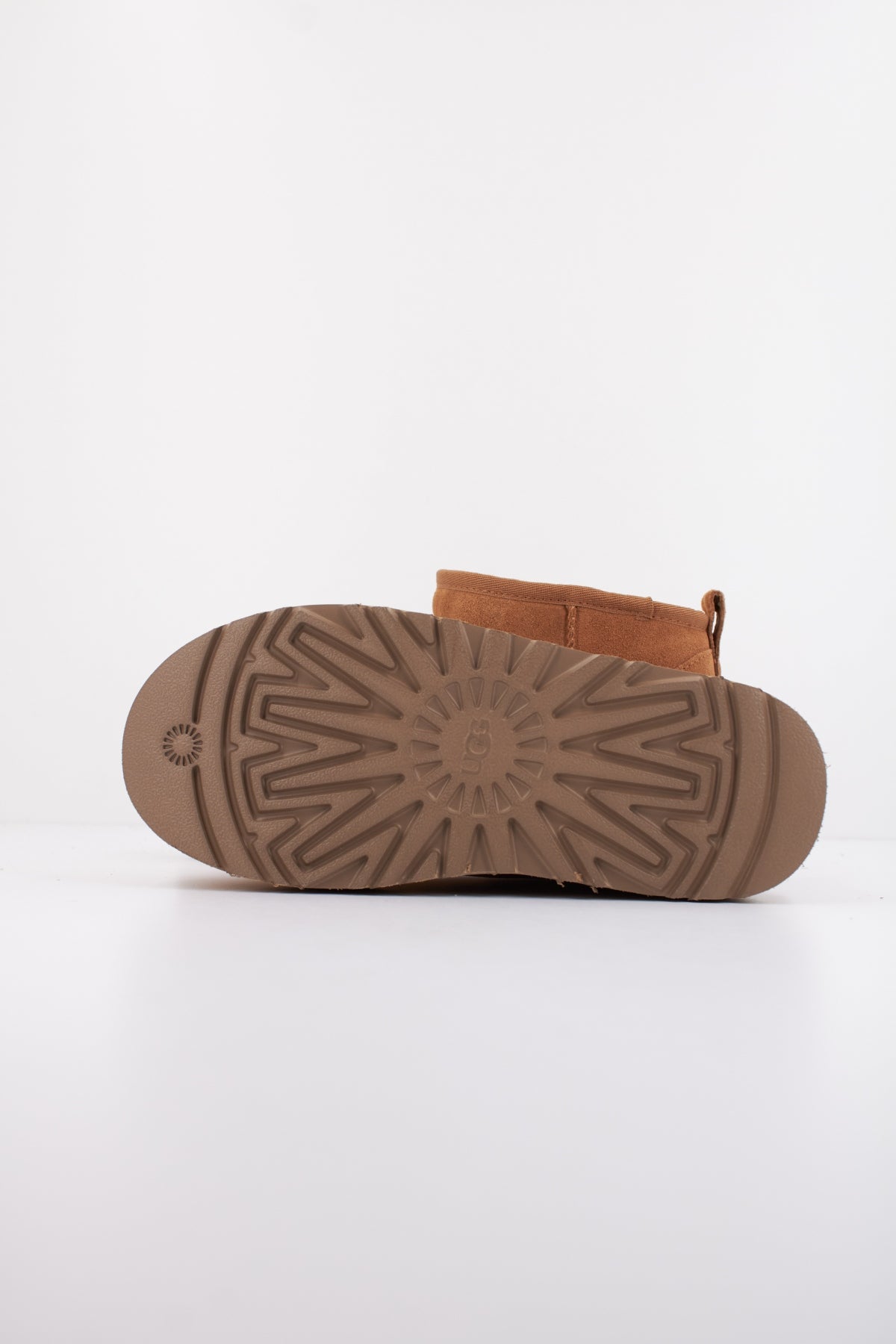 UGG K CLASSIC ULTRA MINI PLATF en color MARRON CLARO (5)