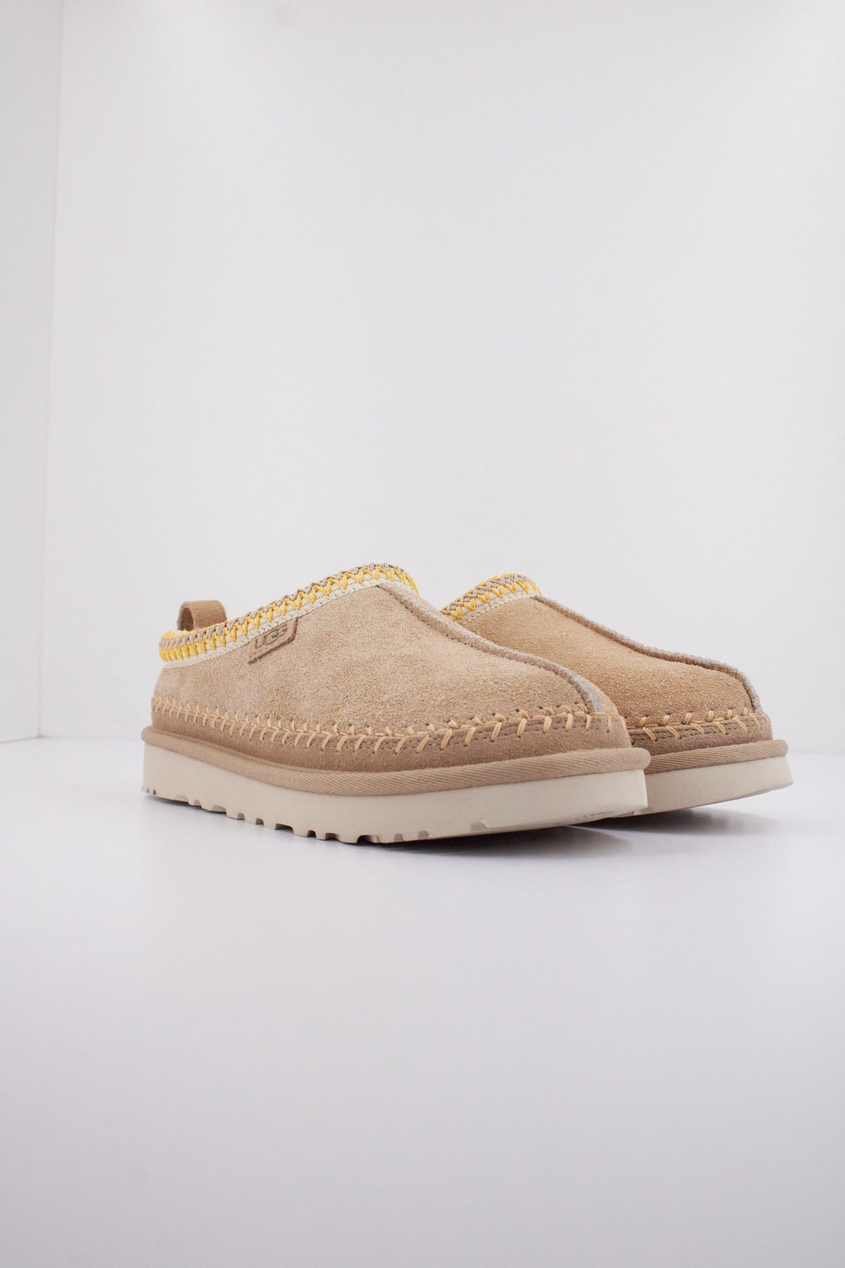 UGG W TASMAN BIARRITZ en color MARRON CLARO  (2)