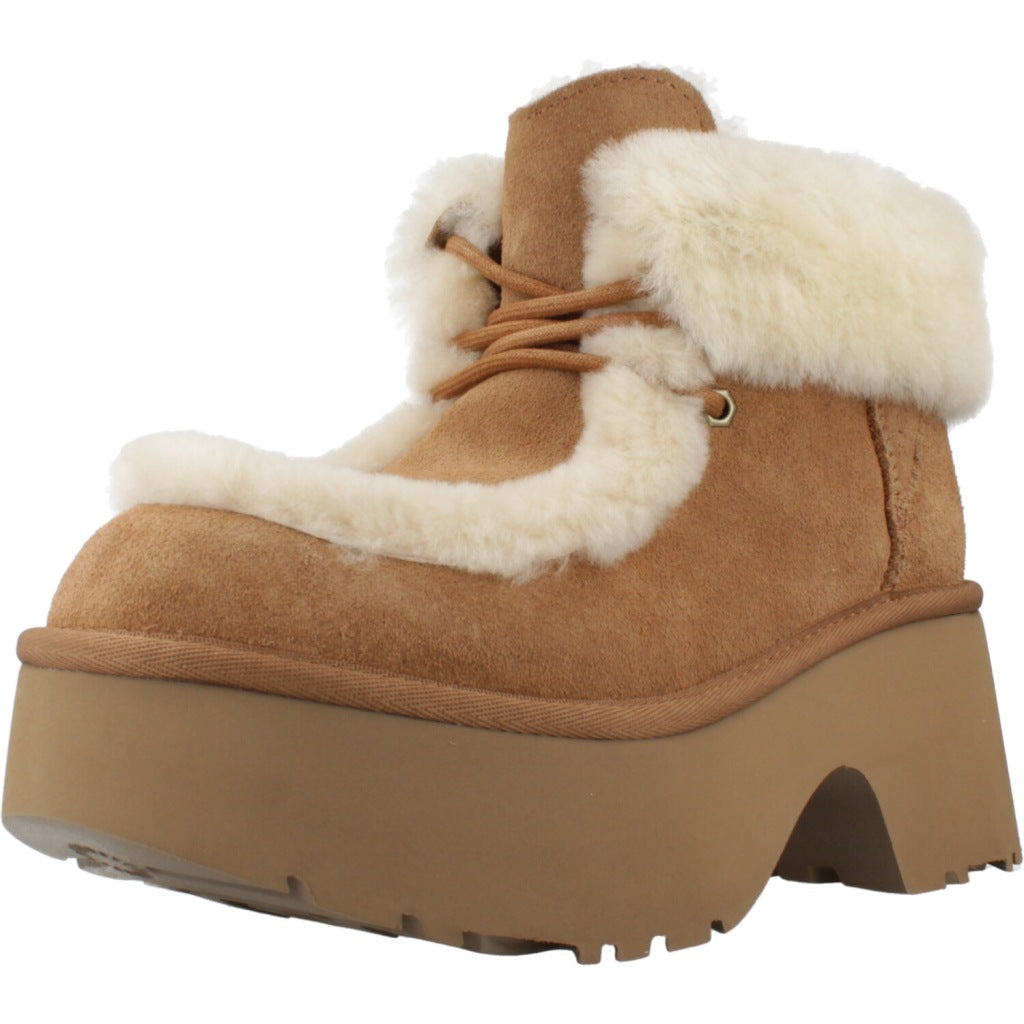 UGG ESMEE LACE UP en color MARRON (1)