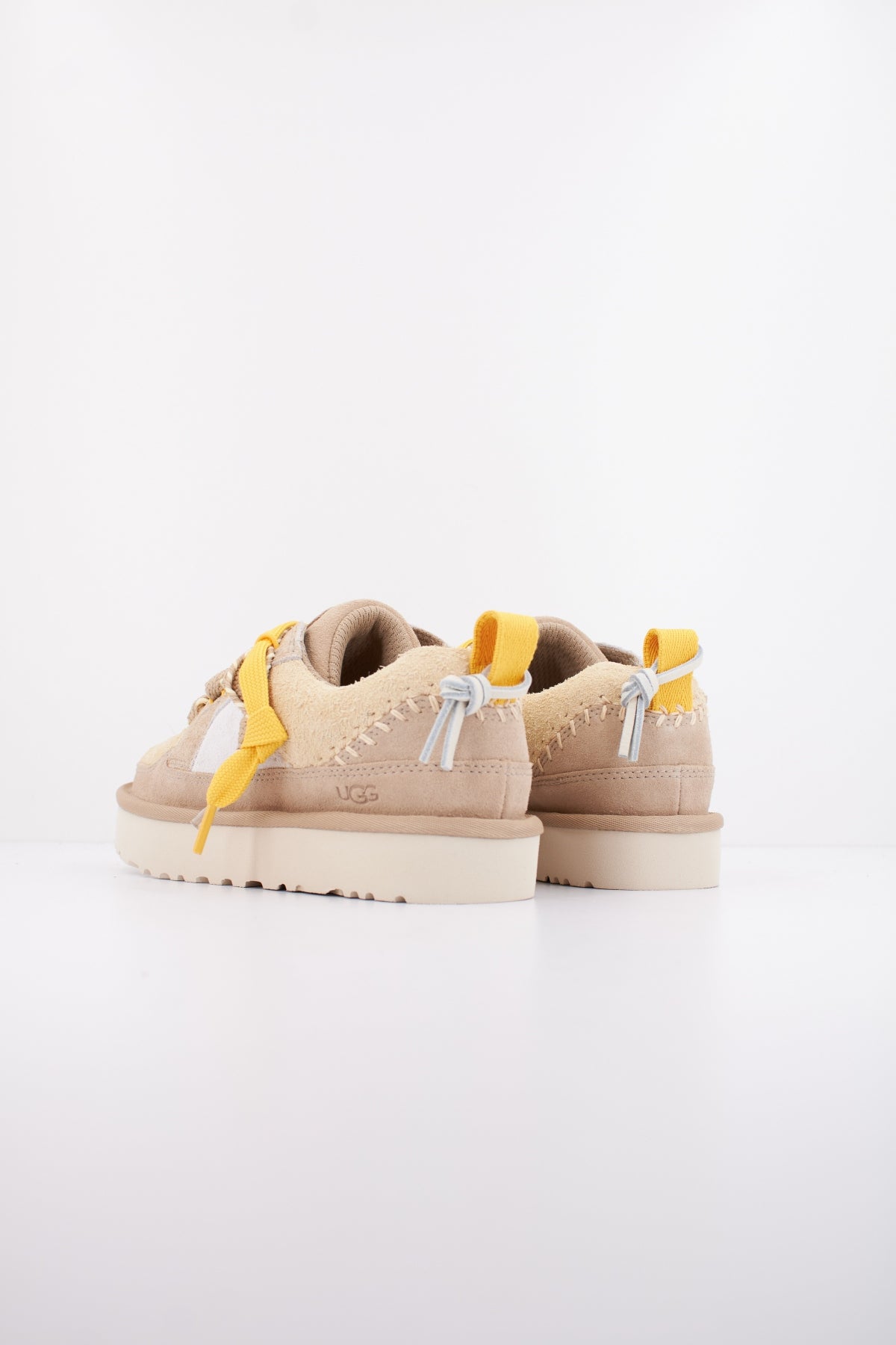 UGG W LO LOWMEL BIARRITZ en color MARRON (4)
