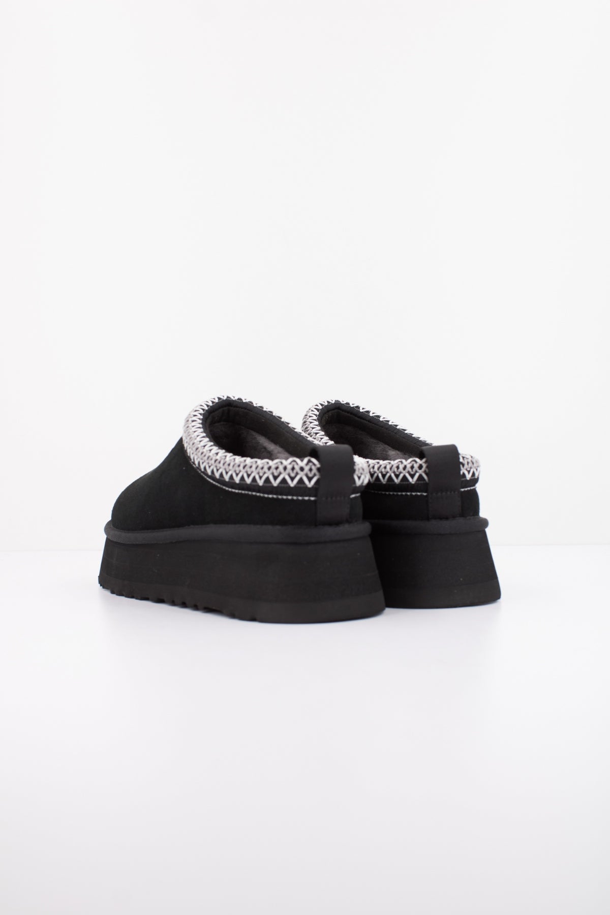UGG W TAZZ II en color NEGRO (4)