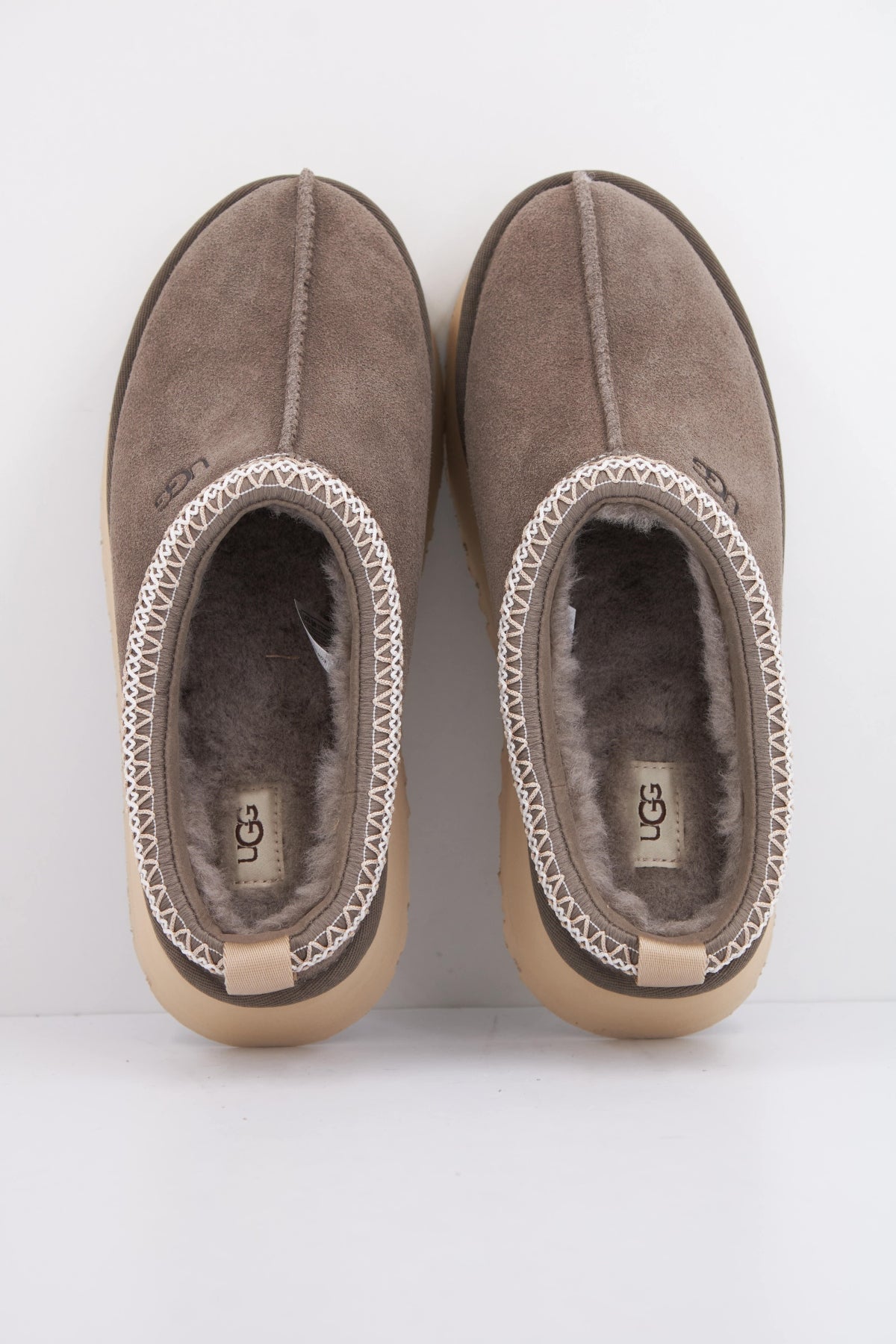 UGG W TAZZ II en color GRIS (3)