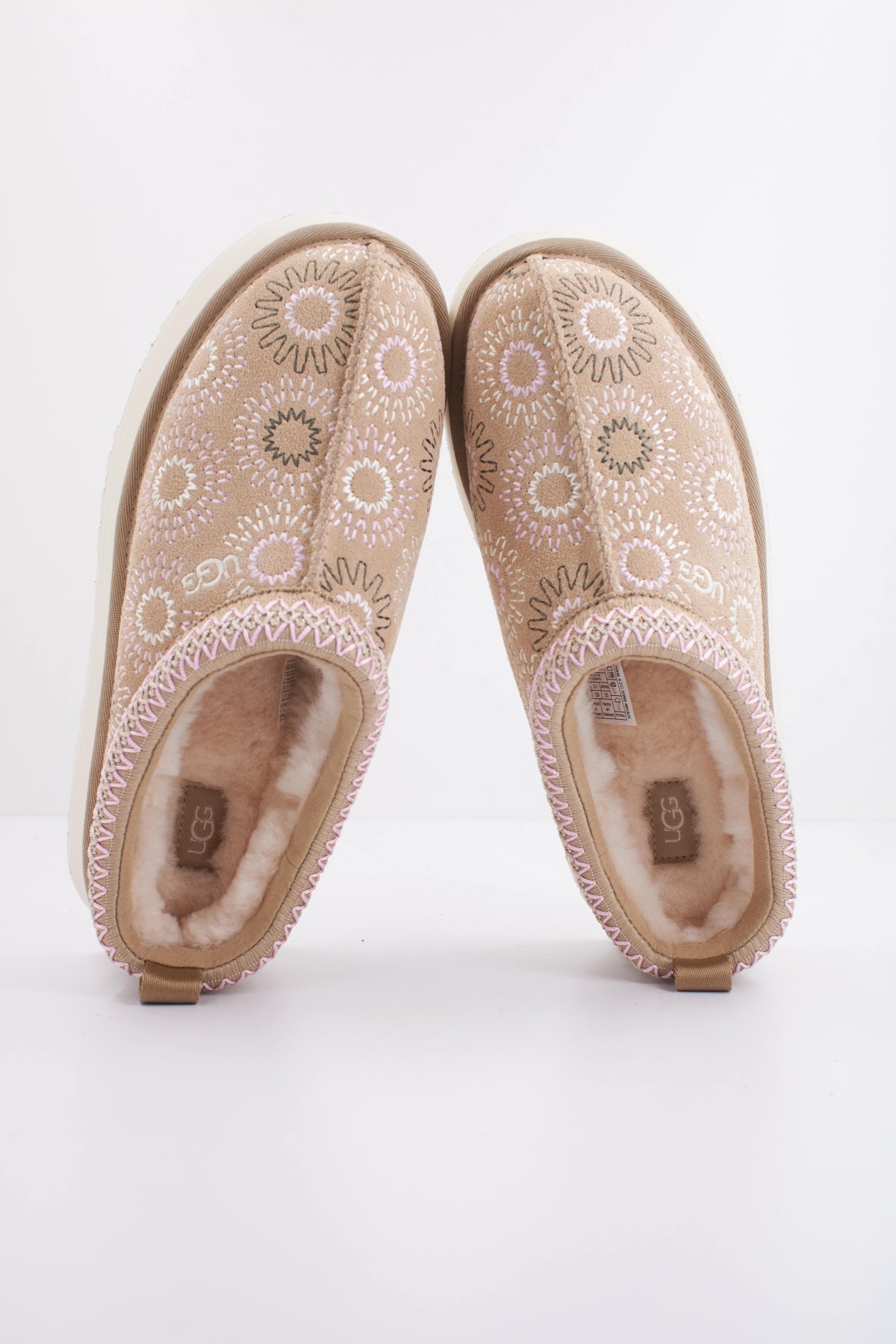UGG W TAZZ SUN STITCH en color MARRON CLARO (3)
