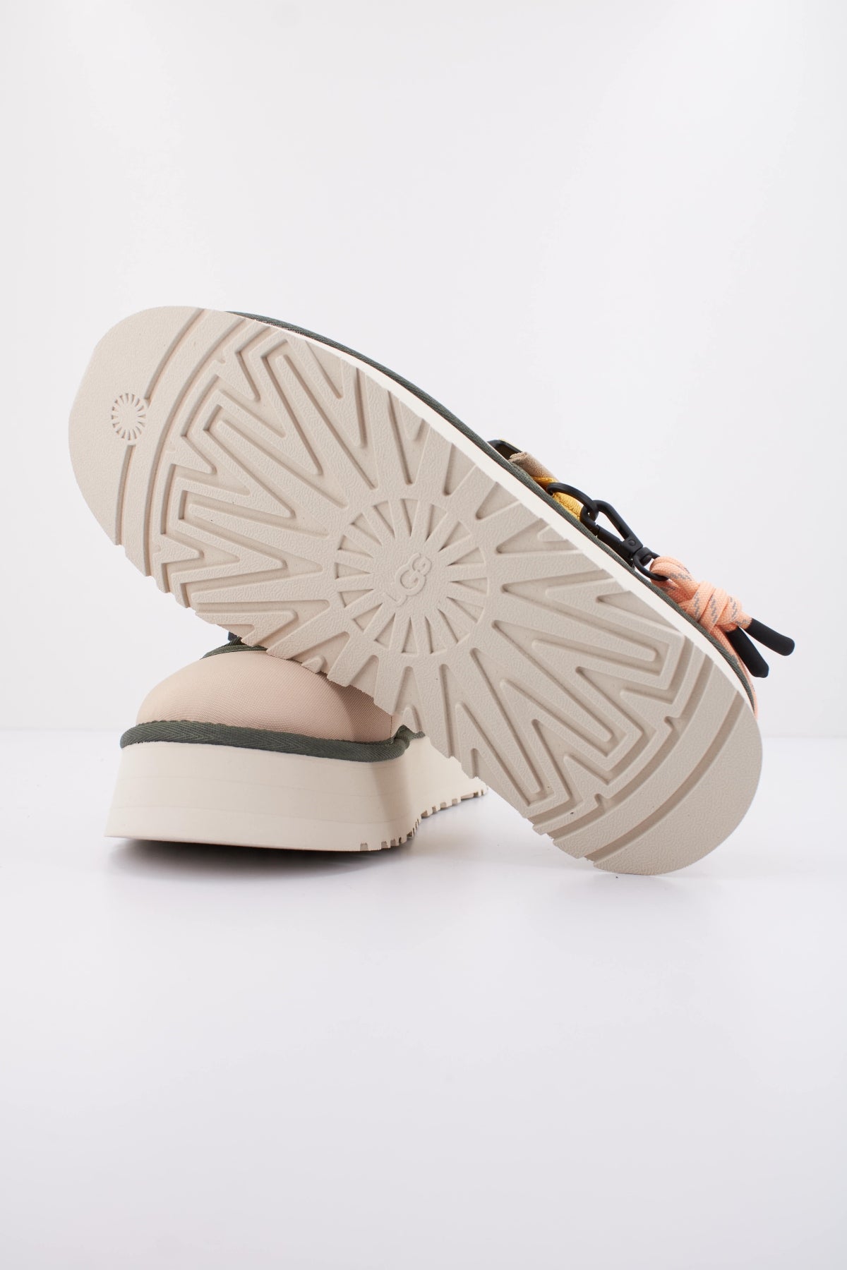 UGG U en color BEIS (5)