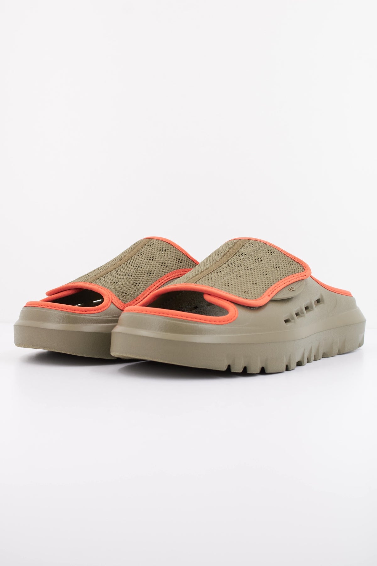 UGG M PEAKMOD SLIDE en color VERDE (2)