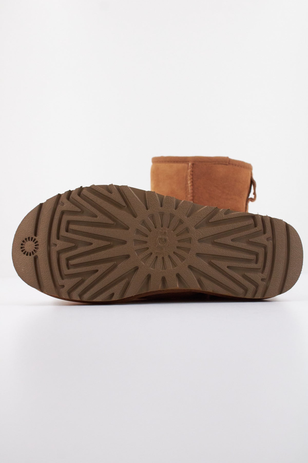 UGG UGG CLASSIC MINI en color MARRON (5)