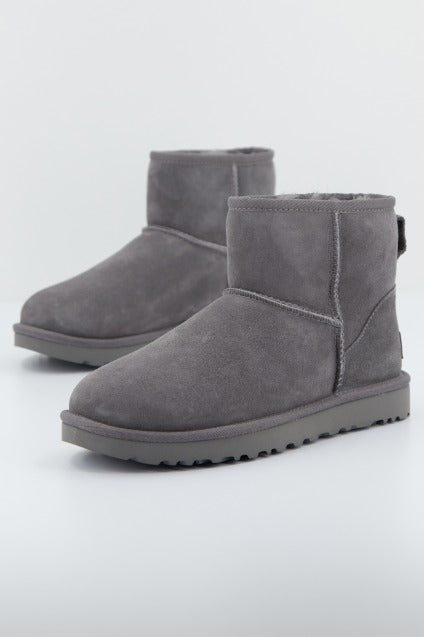 UGG UGG CLASSIC MINI en color GRIS (1)