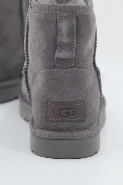 UGG W CLASSIC MINI II en color GRIS (4)