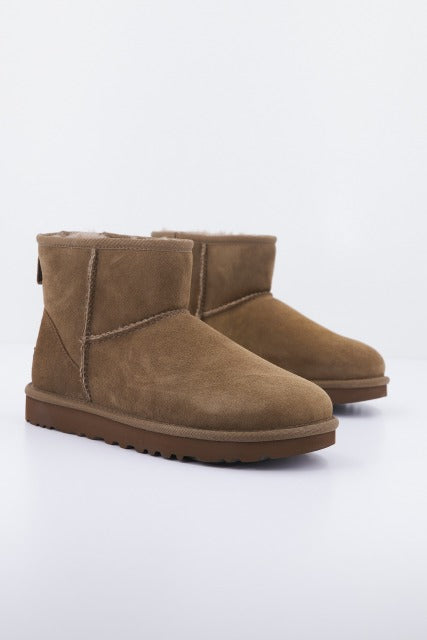 UGG CLASSIC MINI II en color MARRON (2)
