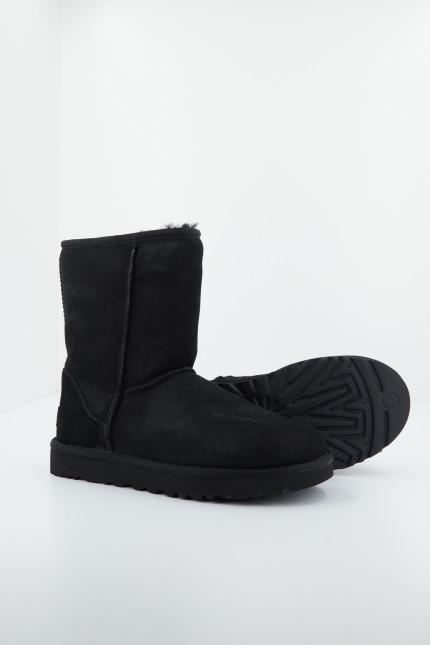 UGG W CLASSIC SHORT II en color NEGRO (4)