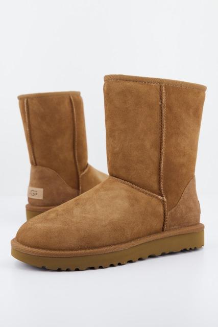 UGG W CLASSIC SHORT II en color MARRON (1)