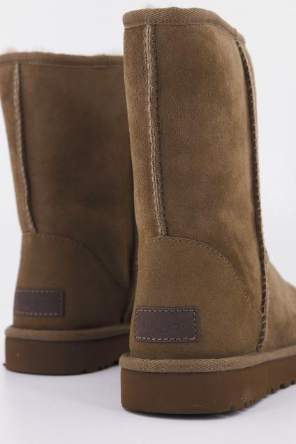 UGG W CLASSIC SHORT II en color MARRON (3)