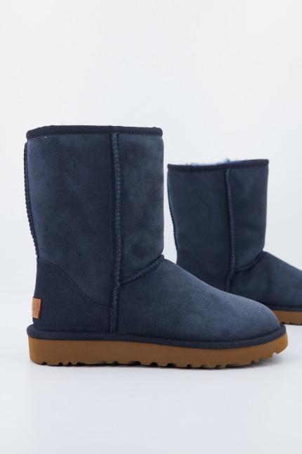 UGG W CLASSIC SHORT II en color AZUL (2)