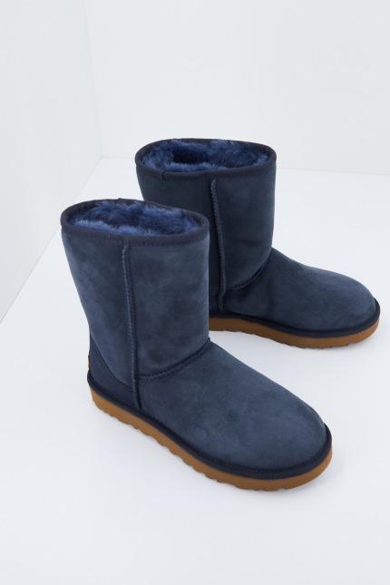 UGG W CLASSIC SHORT II en color AZUL (4)