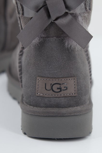UGG UGG BAILEY BOW en color GRIS (4)