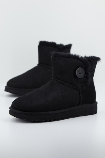 UGG UGG MINI BUTTON en color NEGRO (1)