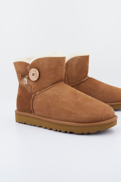 UGG W MINI BAILEY BUTTON en color MARRON CLARO (1)