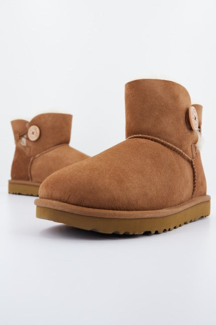 UGG W MINI BAILEY BUTTON en color MARRON CLARO (2)