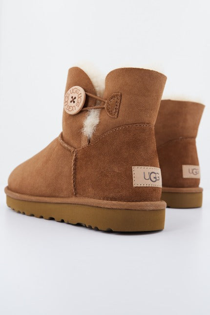 UGG W MINI BAILEY BUTTON en color MARRON CLARO (3)