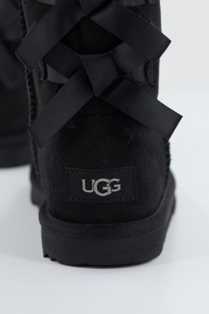 UGG BAILEY BOW II en color NEGRO (4)