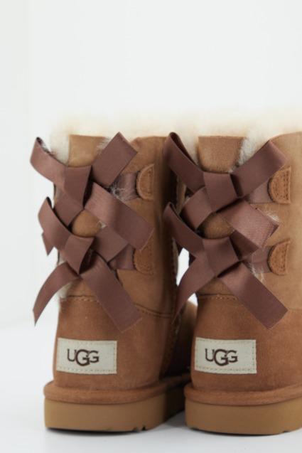 UGG BAILEY BOW II en color MARRON (4)