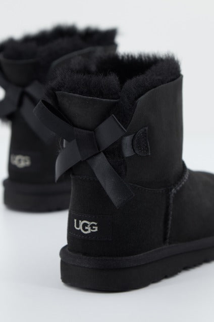 UGG MINI BAILEY BOW II en color NEGRO (3)