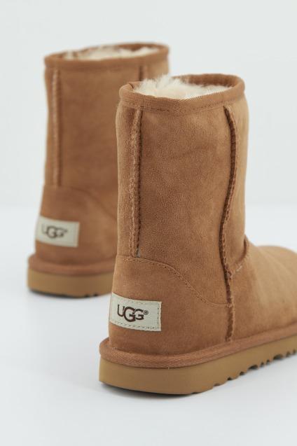 UGG CLASSIC II en color MARRON (3)