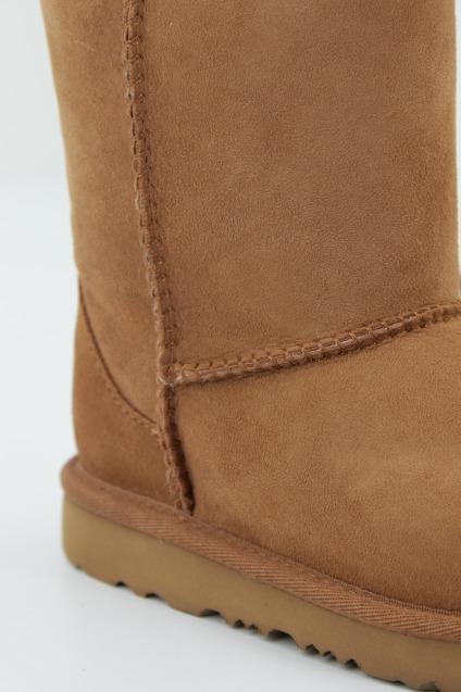 UGG CLASSIC II en color MARRON (2)