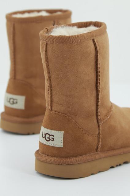 UGG CLASSIC II en color MARRON (3)