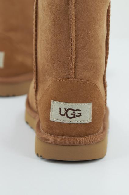 UGG CLASSIC II en color MARRON (4)