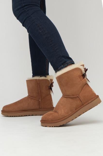 UGG UGG MINI BOW en color MARRON (5)