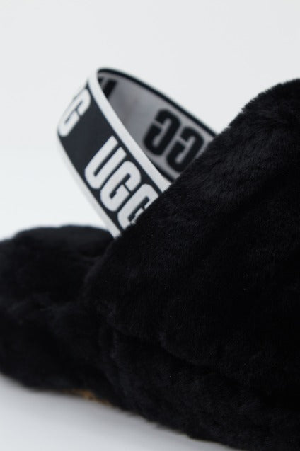 UGG FLUFF YEAH SLIDE en color NEGRO (2)