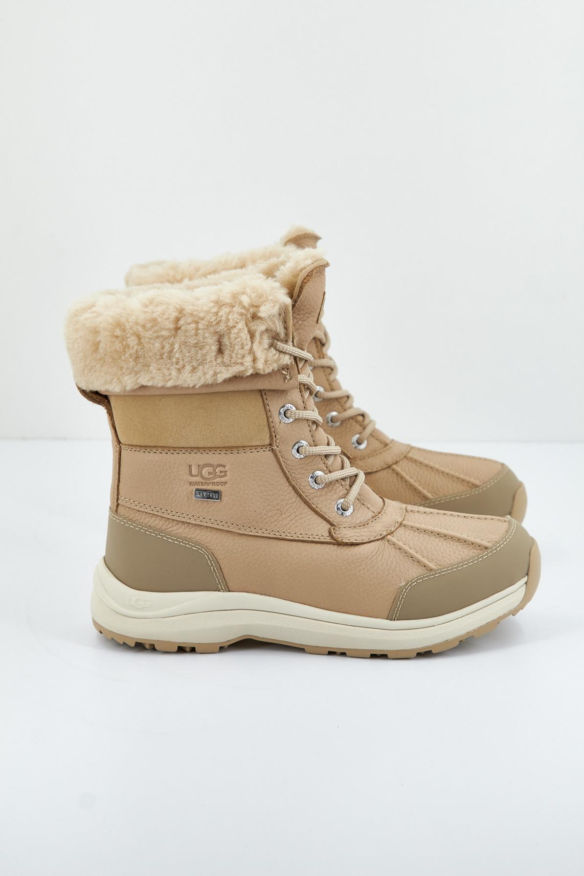 UGG W ADIRONDACK BOOT III en color BEIS (1)