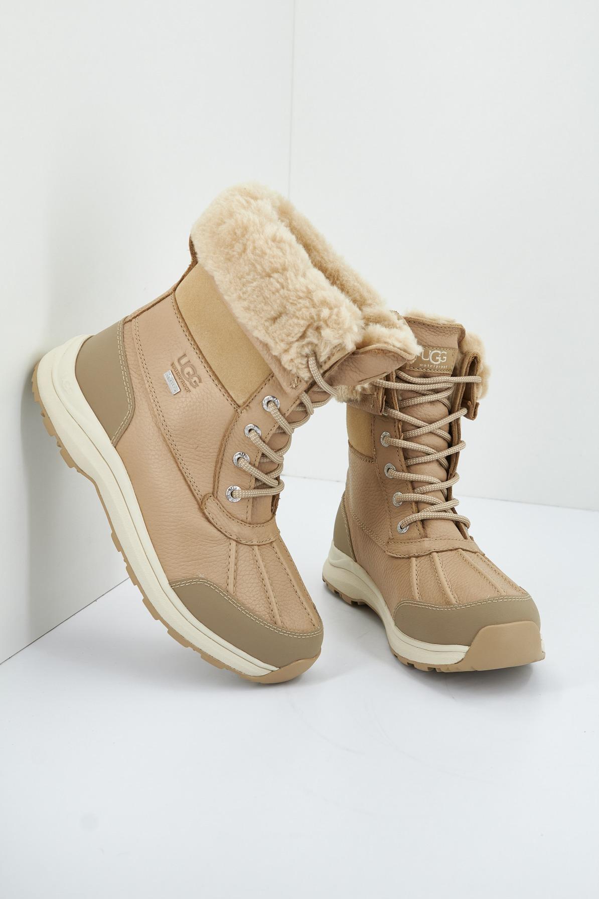 UGG W ADIRONDACK BOOT III en color BEIS (2)