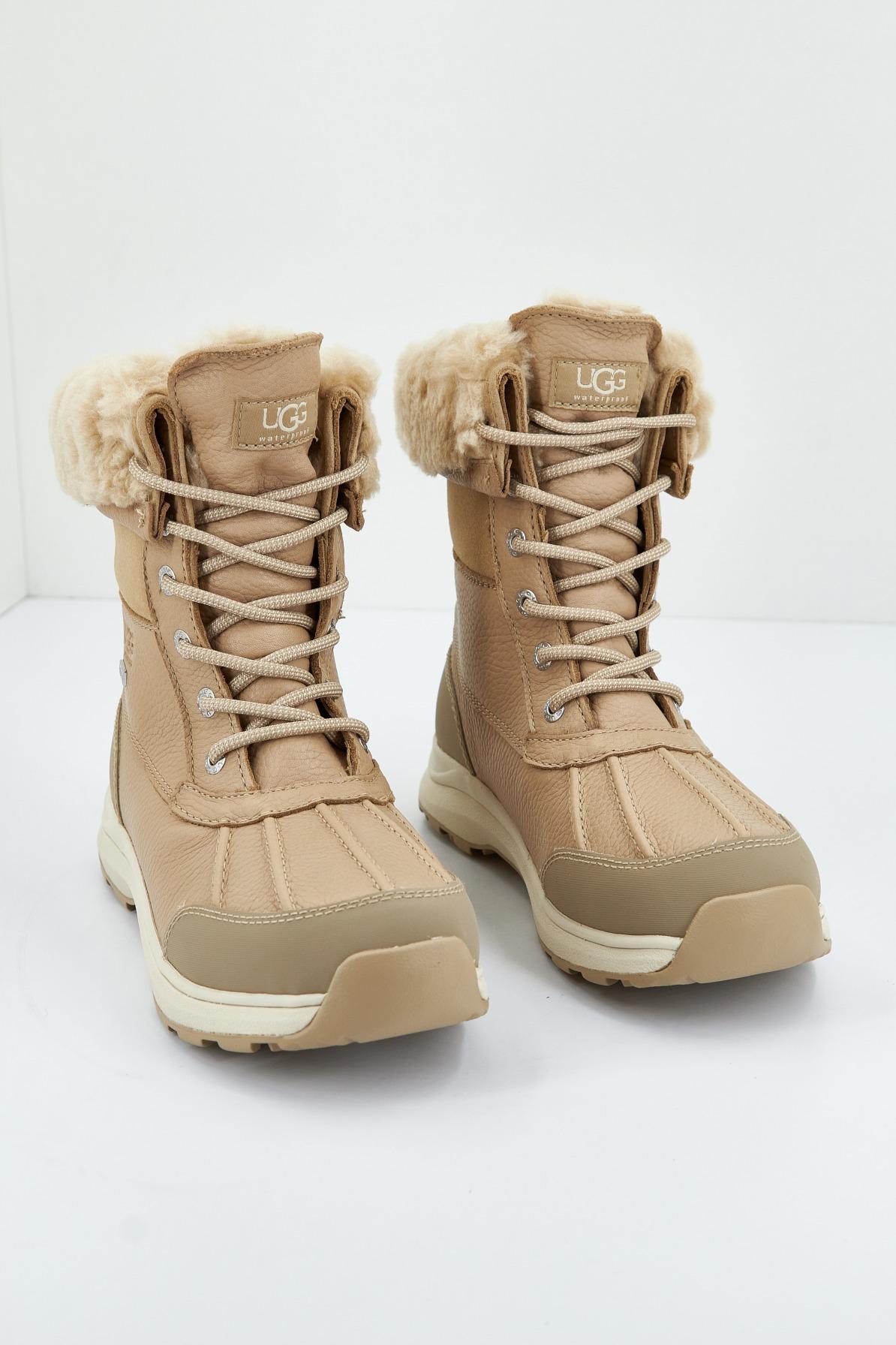 UGG W ADIRONDACK BOOT III en color BEIS (3)