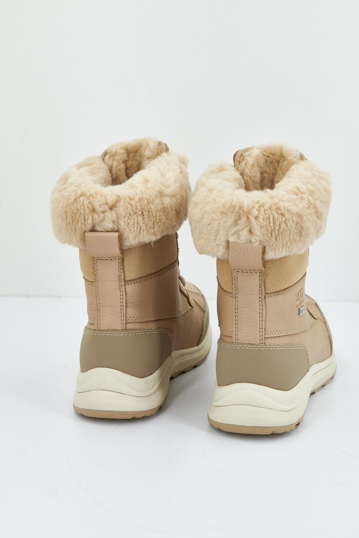 UGG W ADIRONDACK BOOT III en color BEIS (4)