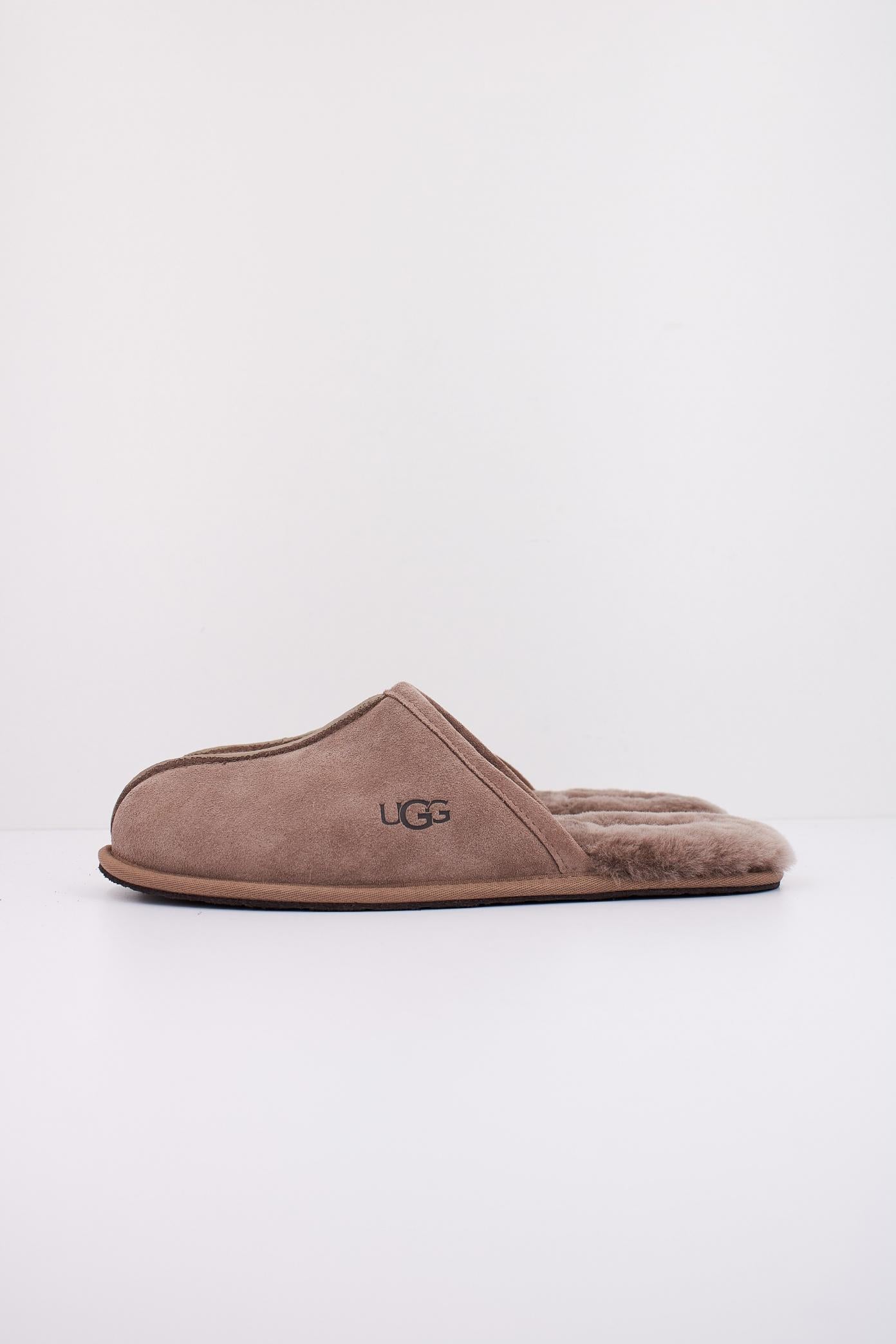 UGG SCUFF en color BEIS (1)
