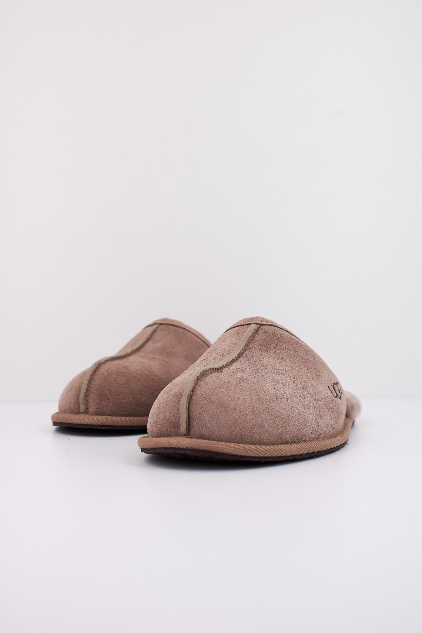 UGG SCUFF en color BEIS (2)