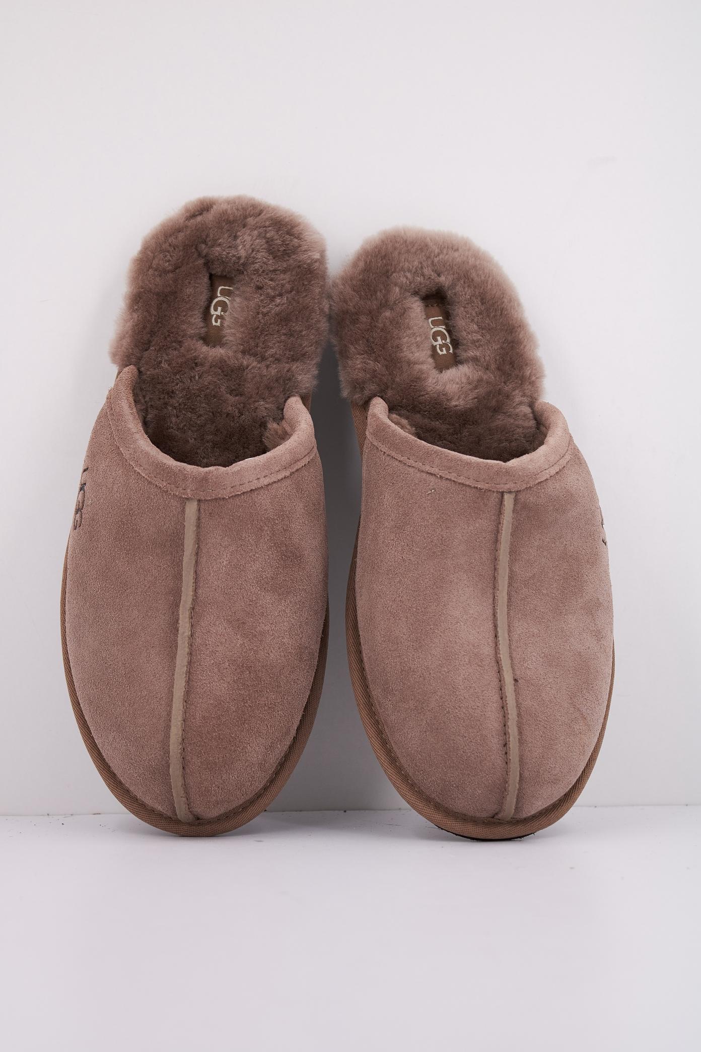 UGG SCUFF en color BEIS (3)