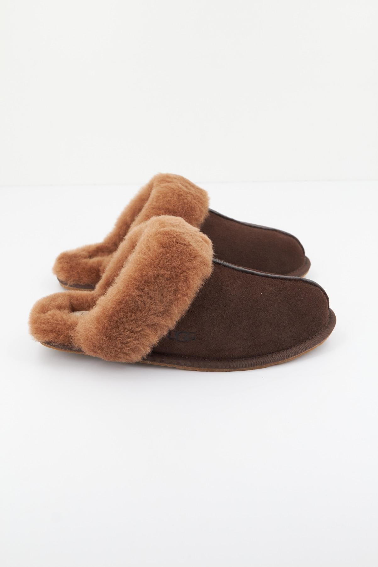 UGG W SCUFFETTE II en color MARRON (1)