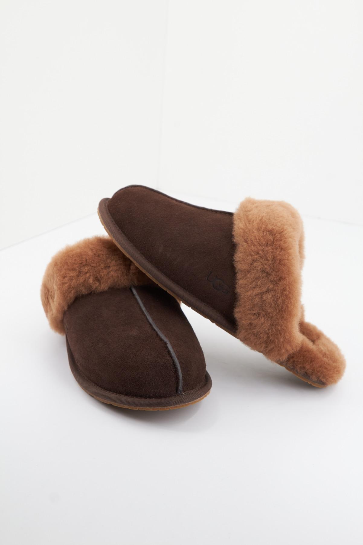 UGG W SCUFFETTE II en color MARRON (2)